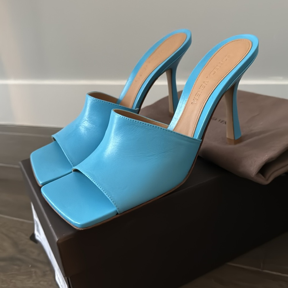 NWT Bottega Veneta Sky Blue Sandal - Picture 2 of 3